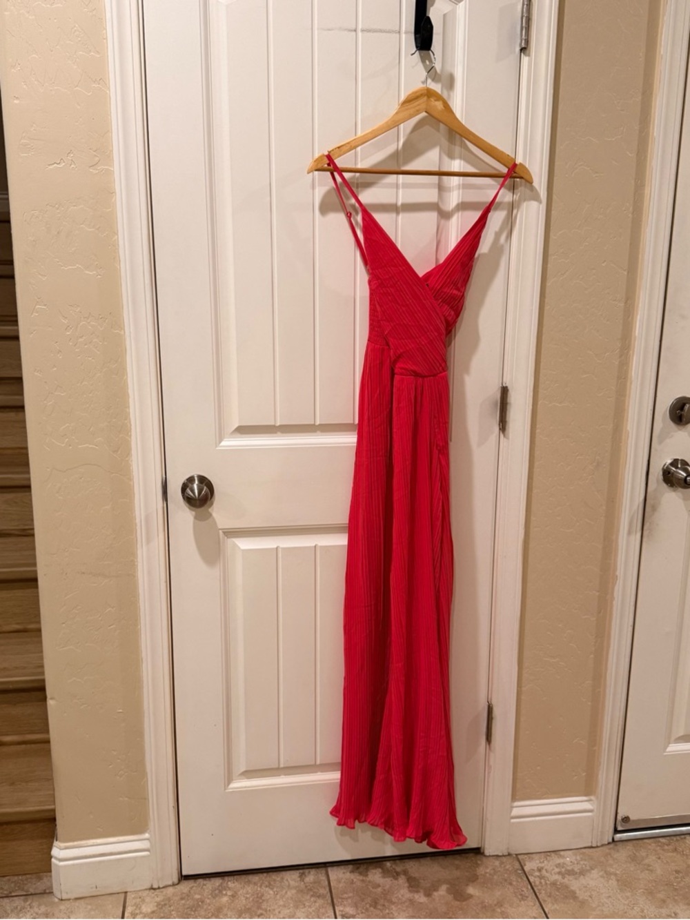 Beyond Words Pink Pleated Jumpsuit S Wide Leg V-Neck Sleeveless Boho